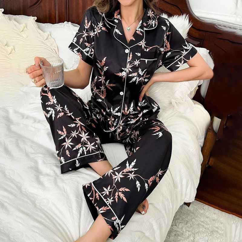 Naisten silkkipyjamasetti
